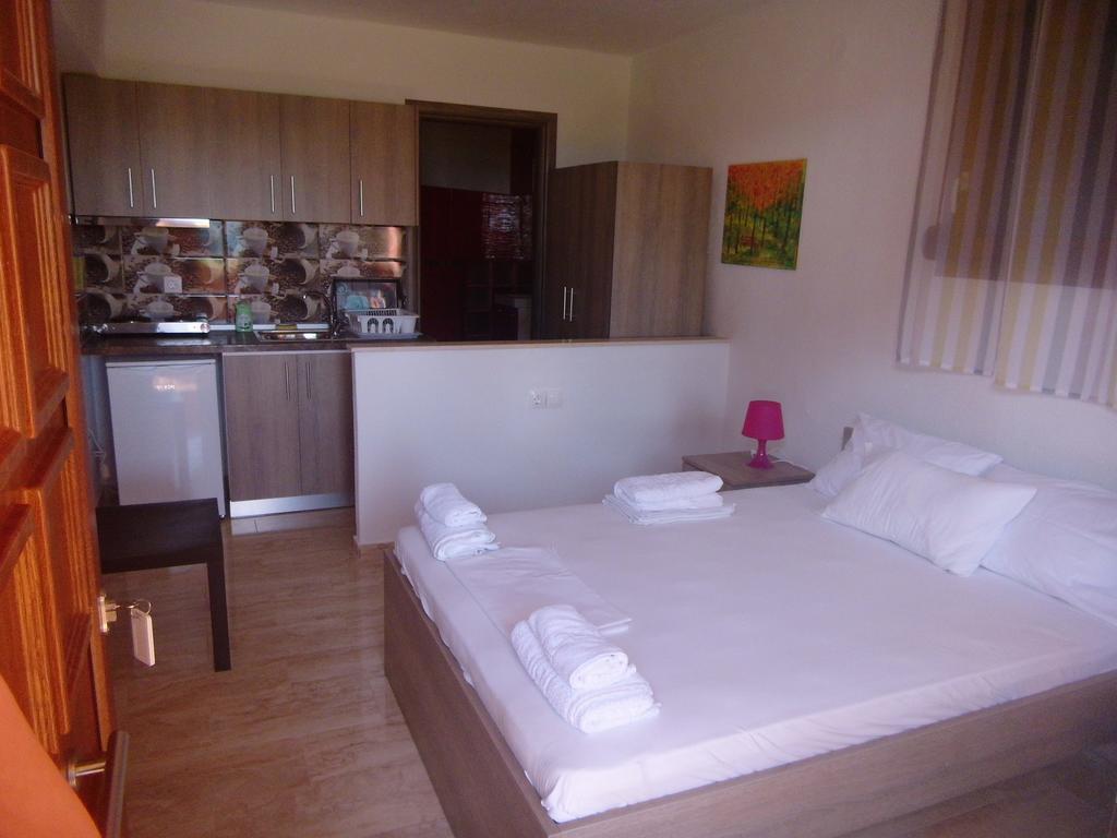 Studios Efi Beach Vourvourou Buitenkant foto